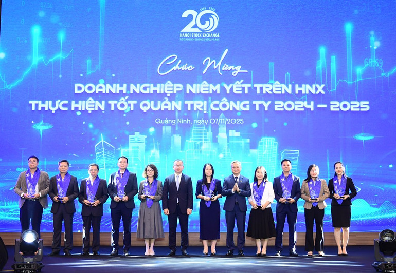 Chứng khoán Bảo Việt nhận giải "Top 10 doanh nghiệp niêm yết trên HNX thực hiện tốt quản trị công ty 2024-2025"